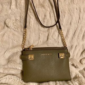 Michael Kors crossbody/clutch 🌵🌼🌵🌼